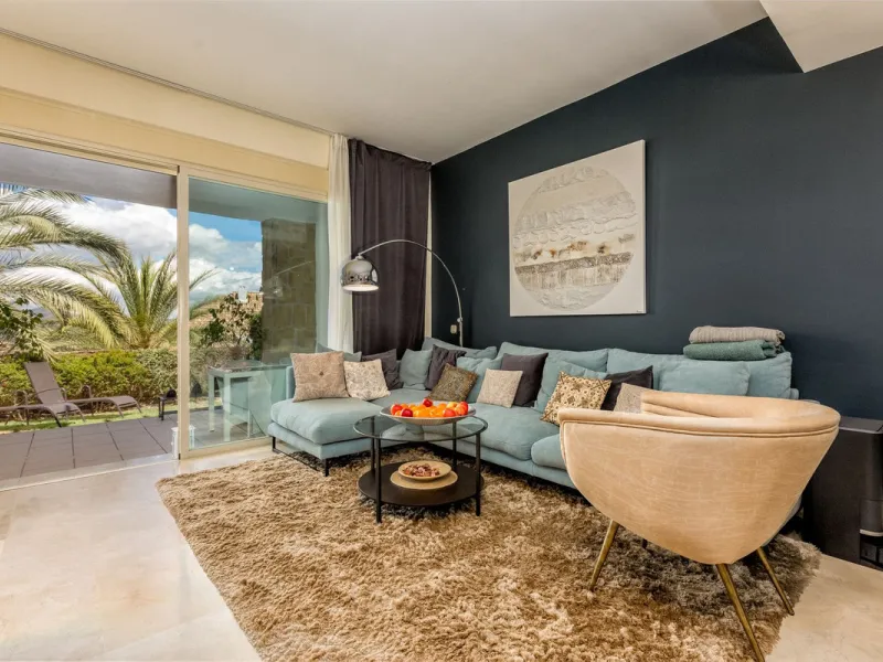 We present this stunning townhouse with 3 bedrooms and 3 bathrooms, located in the exclusive Monte Alto complex in La Cala Golf, Mijas – one of the most sought-after areas on the Costa del Sol. With 220 m² built, this property combines elegance, comfort, 