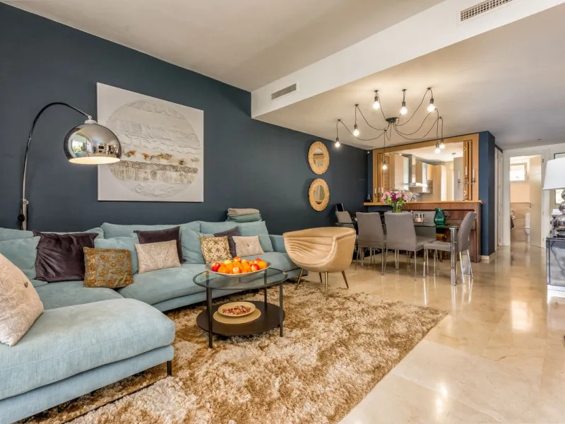 We present this stunning townhouse with 3 bedrooms and 3 bathrooms, located in the exclusive Monte Alto complex in La Cala Golf, Mijas – one of the most sought-after areas on the Costa del Sol. With 220 m² built, this property combines elegance, comfort, 