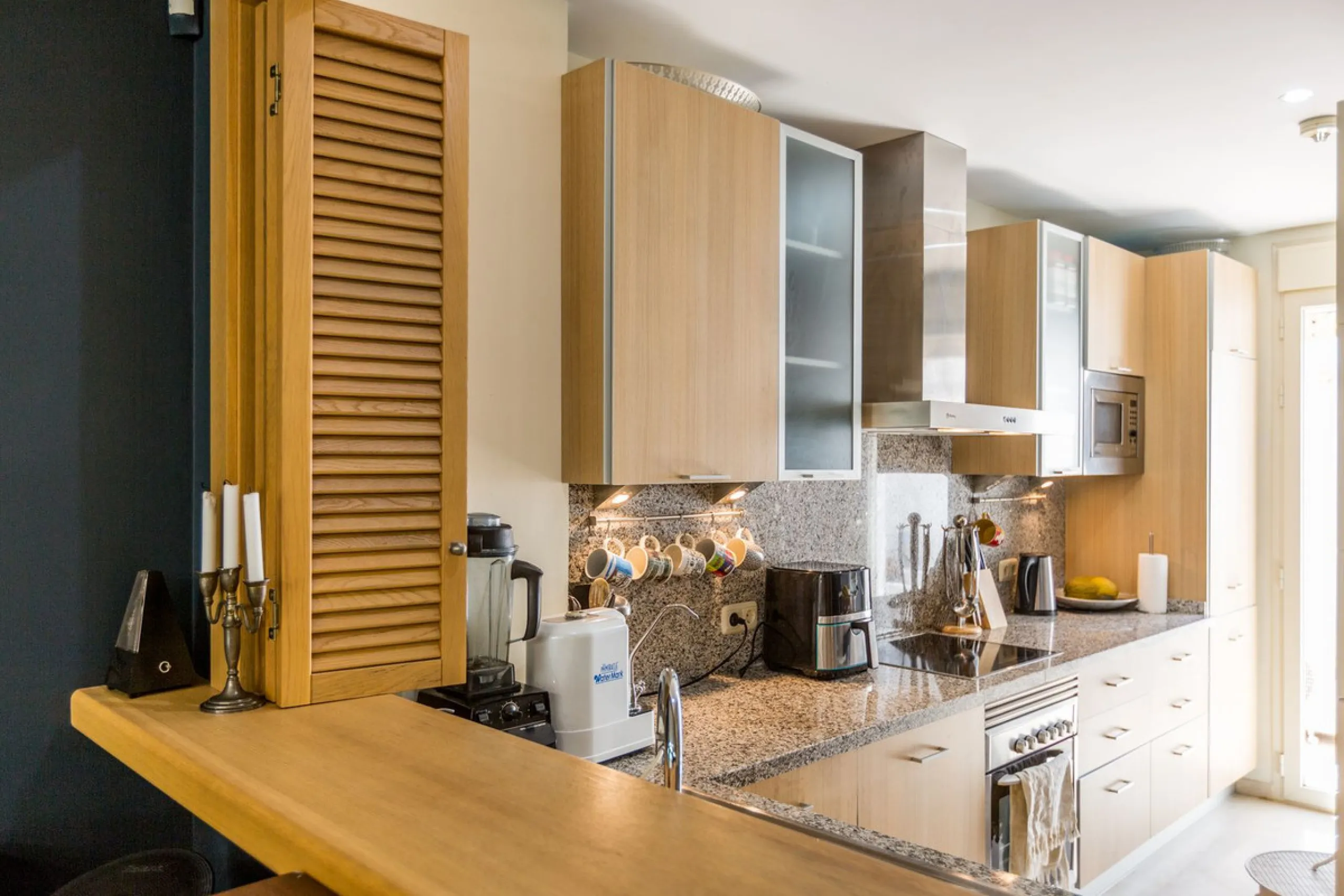 We present this stunning townhouse with 3 bedrooms and 3 bathrooms, located in the exclusive Monte Alto complex in La Cala Golf, Mijas – one of the most sought-after areas on the Costa del Sol. With 220 m² built, this property combines elegance, comfort, 