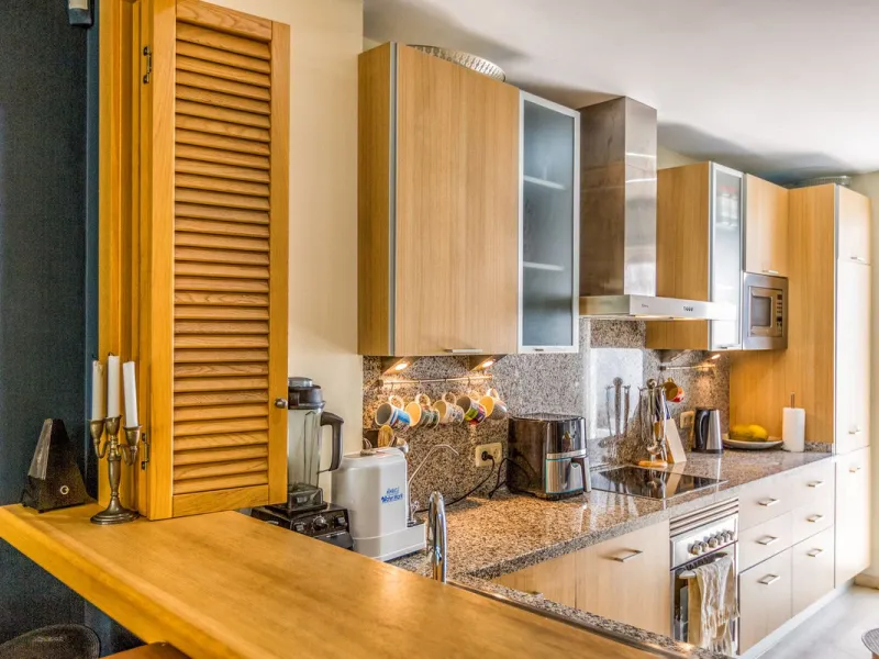We present this stunning townhouse with 3 bedrooms and 3 bathrooms, located in the exclusive Monte Alto complex in La Cala Golf, Mijas – one of the most sought-after areas on the Costa del Sol. With 220 m² built, this property combines elegance, comfort, 