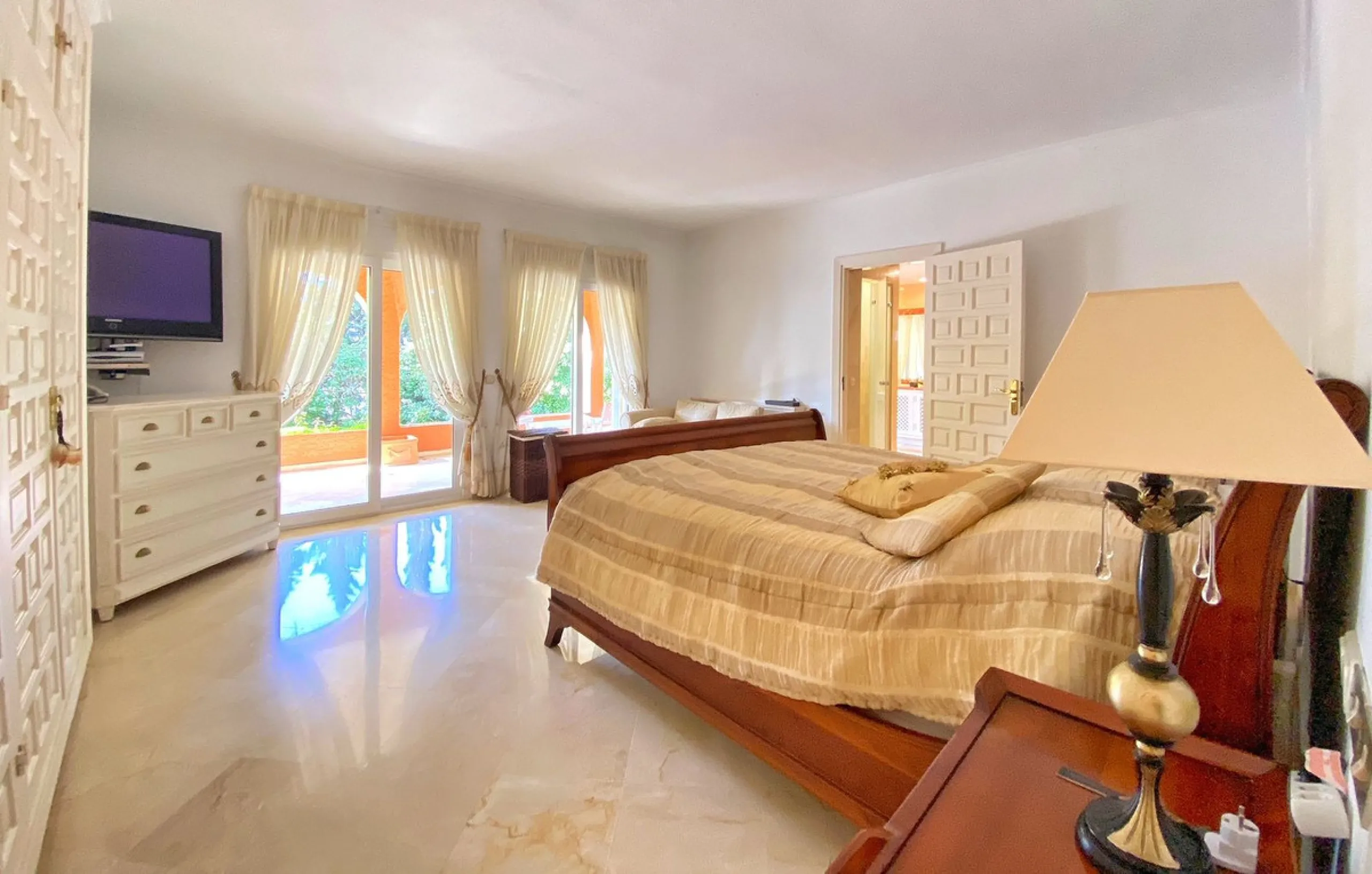 **Detached Villa  in Rocio de Nagueles  **