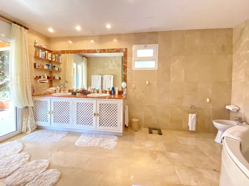 **Detached Villa  in Rocio de Nagueles  **