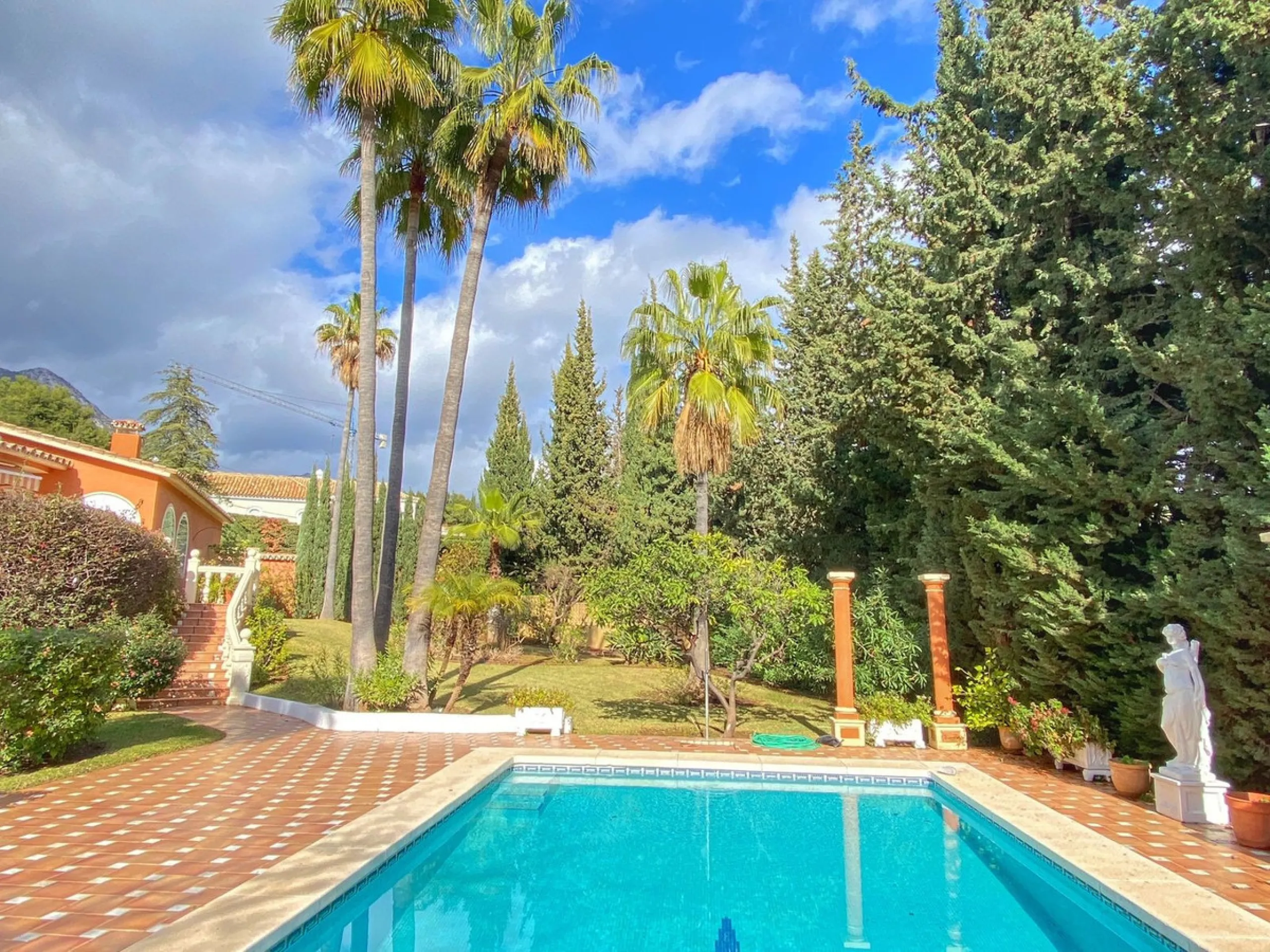 **Detached Villa  in Rocio de Nagueles  **