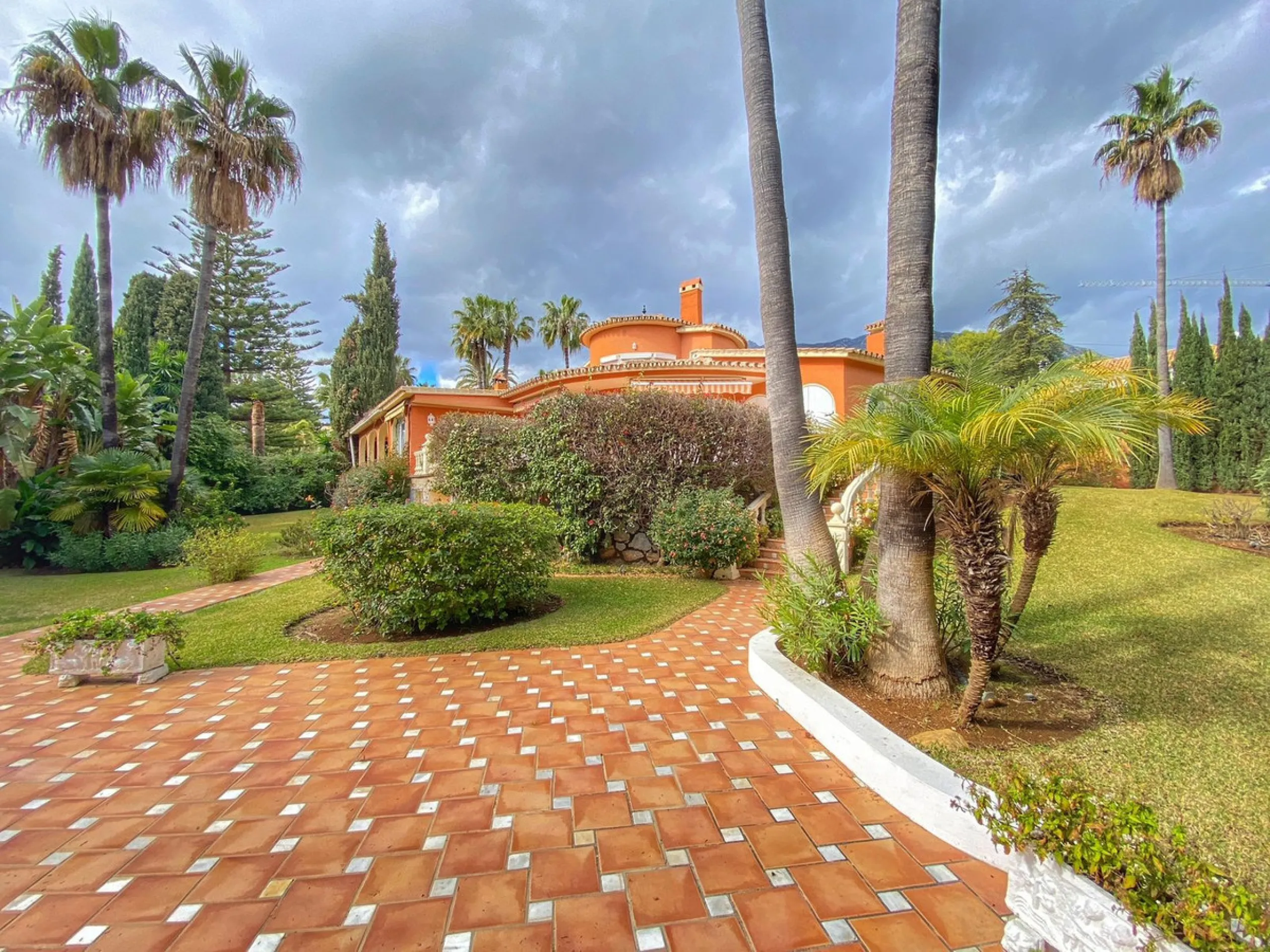 **Detached Villa  in Rocio de Nagueles  **