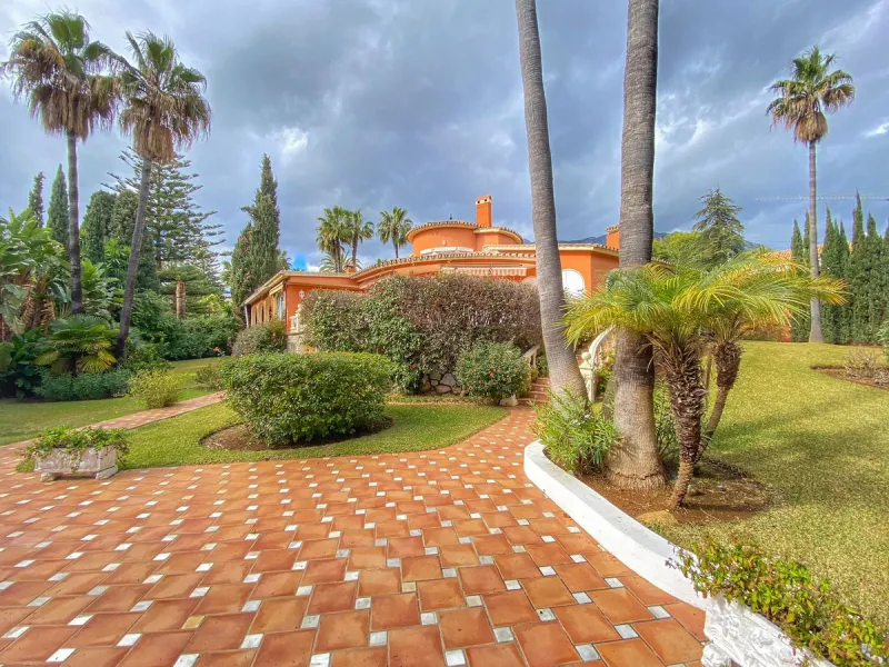 **Detached Villa  in Rocio de Nagueles  **