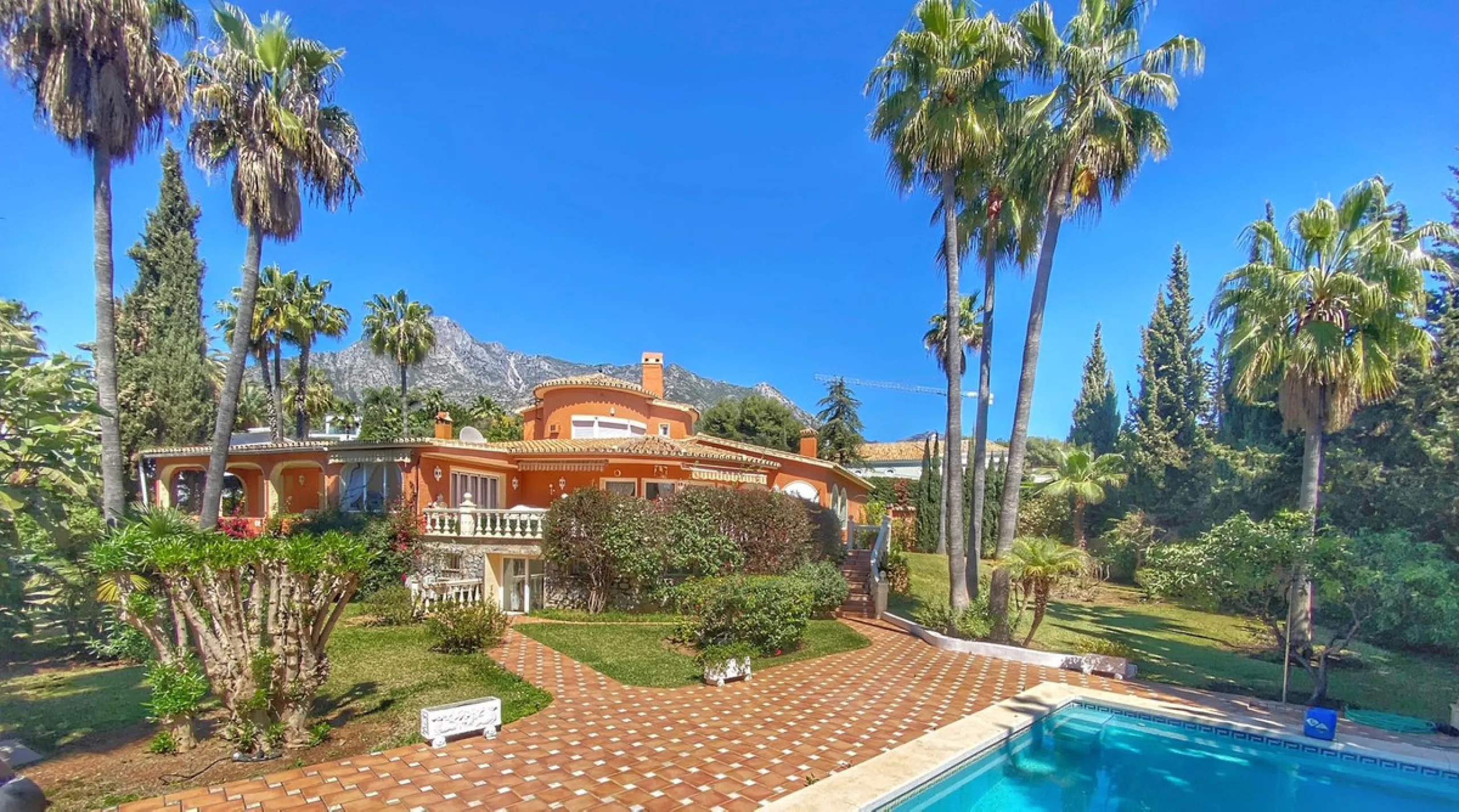 **Detached Villa  in Rocio de Nagueles  **
