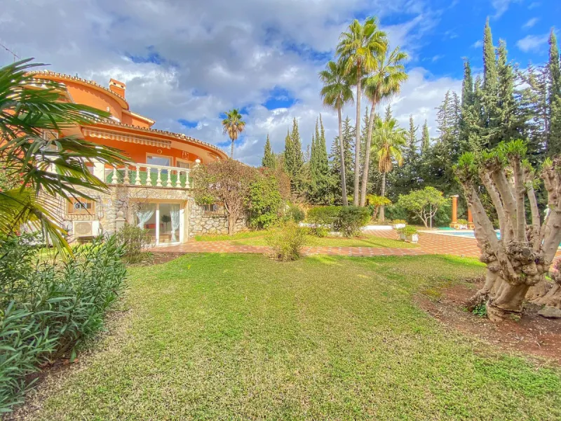**Detached Villa  in Rocio de Nagueles  **