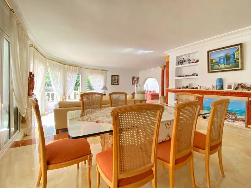**Detached Villa  in Rocio de Nagueles  **