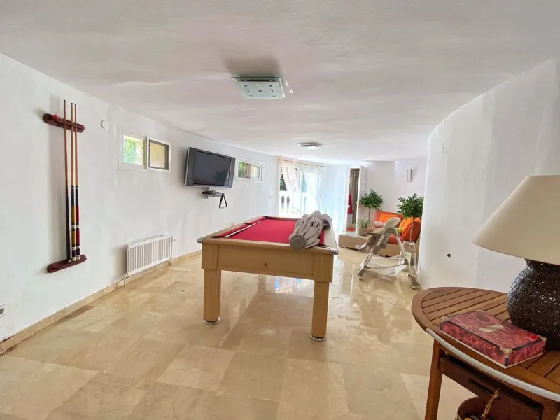 **Detached Villa  in Rocio de Nagueles  **