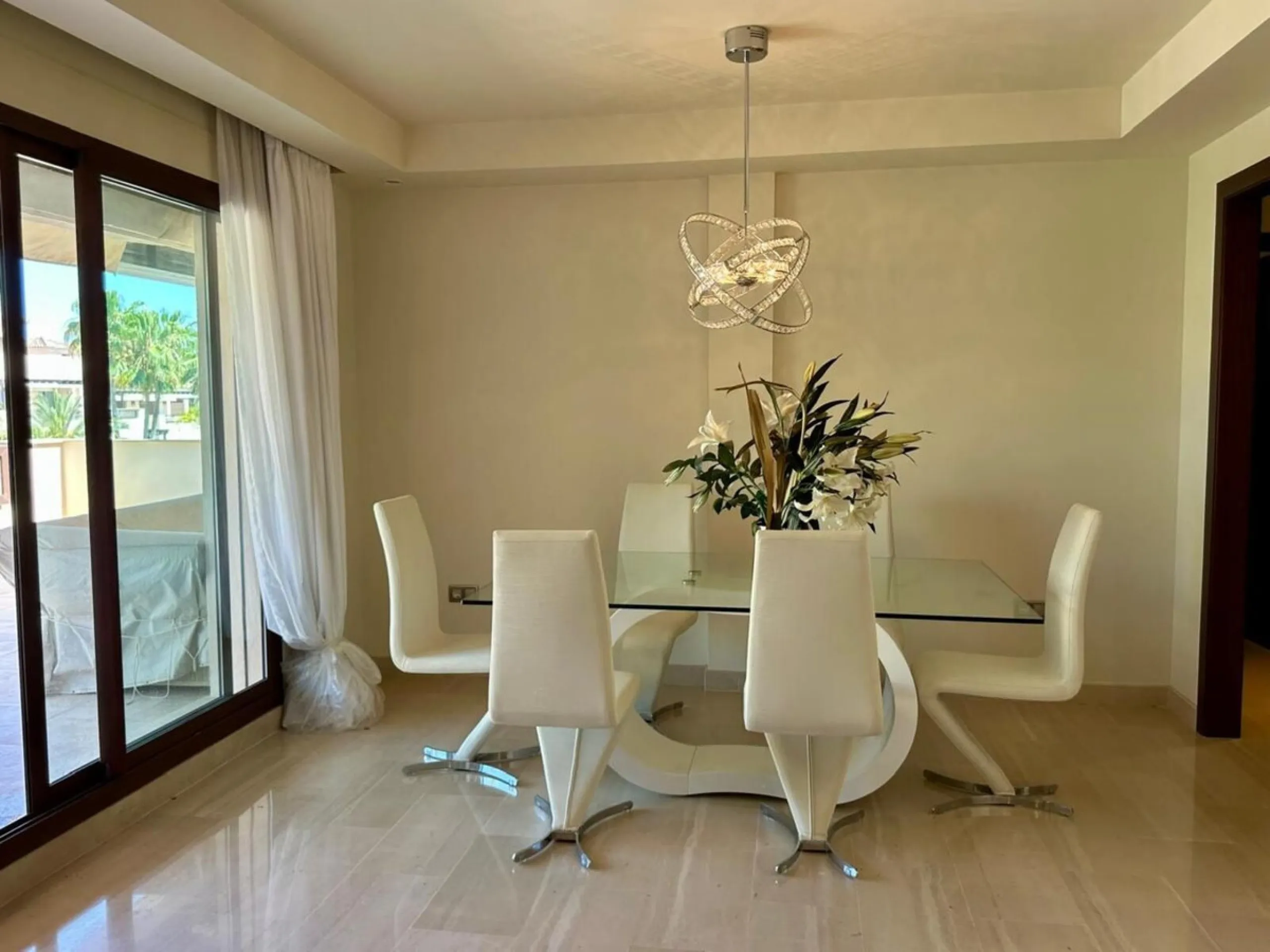 Apartment - Penthouse Duplex в продаже в Marbella, Málaga. В доме 3 спален и 3 ванных комнат. Площадь дома 160 м²