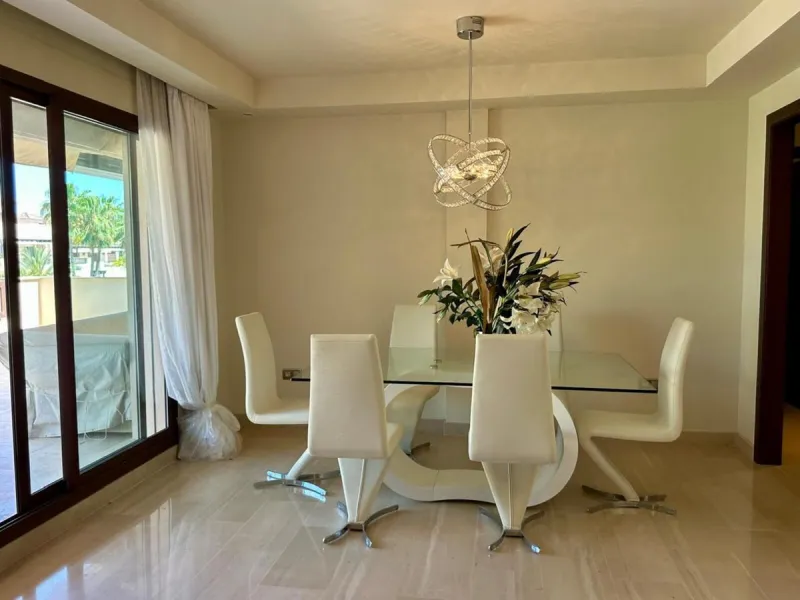 Apartment - Penthouse Duplex в продаже в Marbella, Málaga. В доме 3 спален и 3 ванных комнат. Площадь дома 160 м²