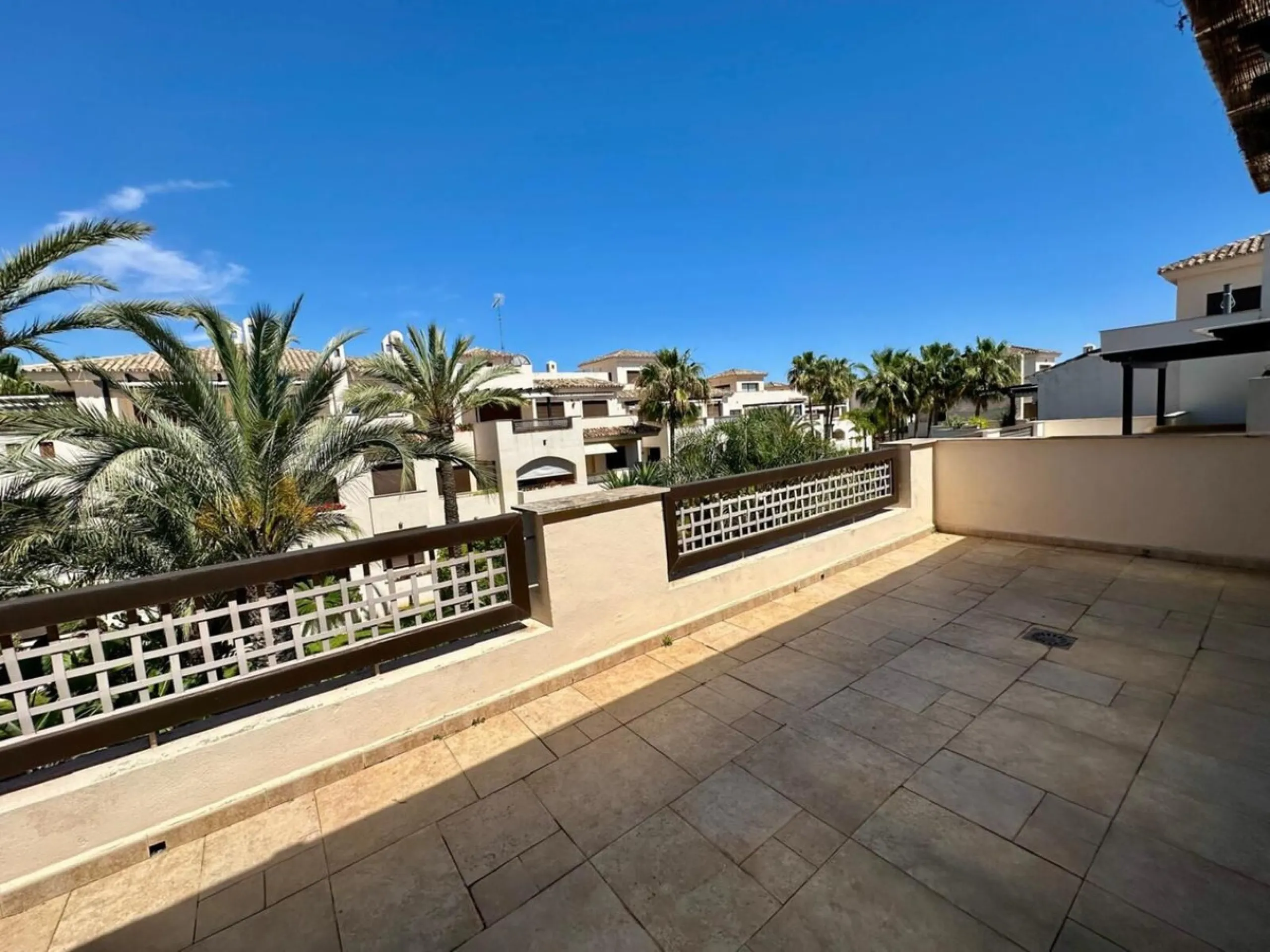 Apartment - Penthouse Duplex в продаже в Marbella, Málaga. В доме 3 спален и 3 ванных комнат. Площадь дома 160 м²