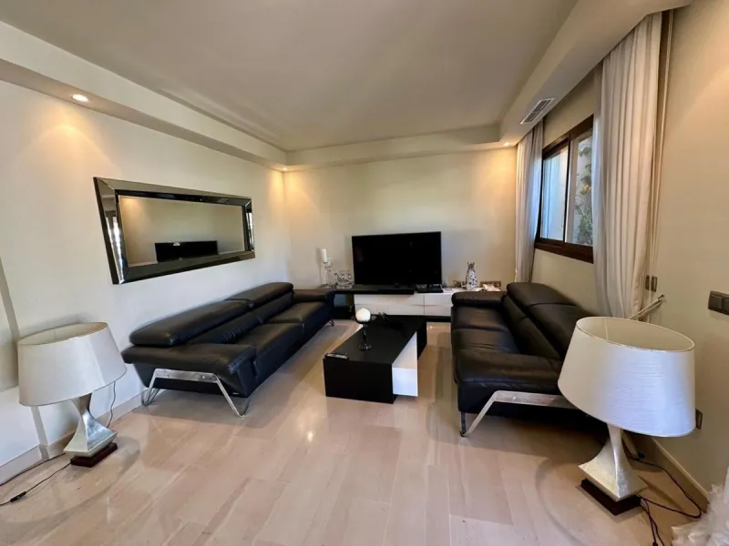 Apartment - Penthouse Duplex в продаже в Marbella, Málaga. В доме 3 спален и 3 ванных комнат. Площадь дома 160 м²