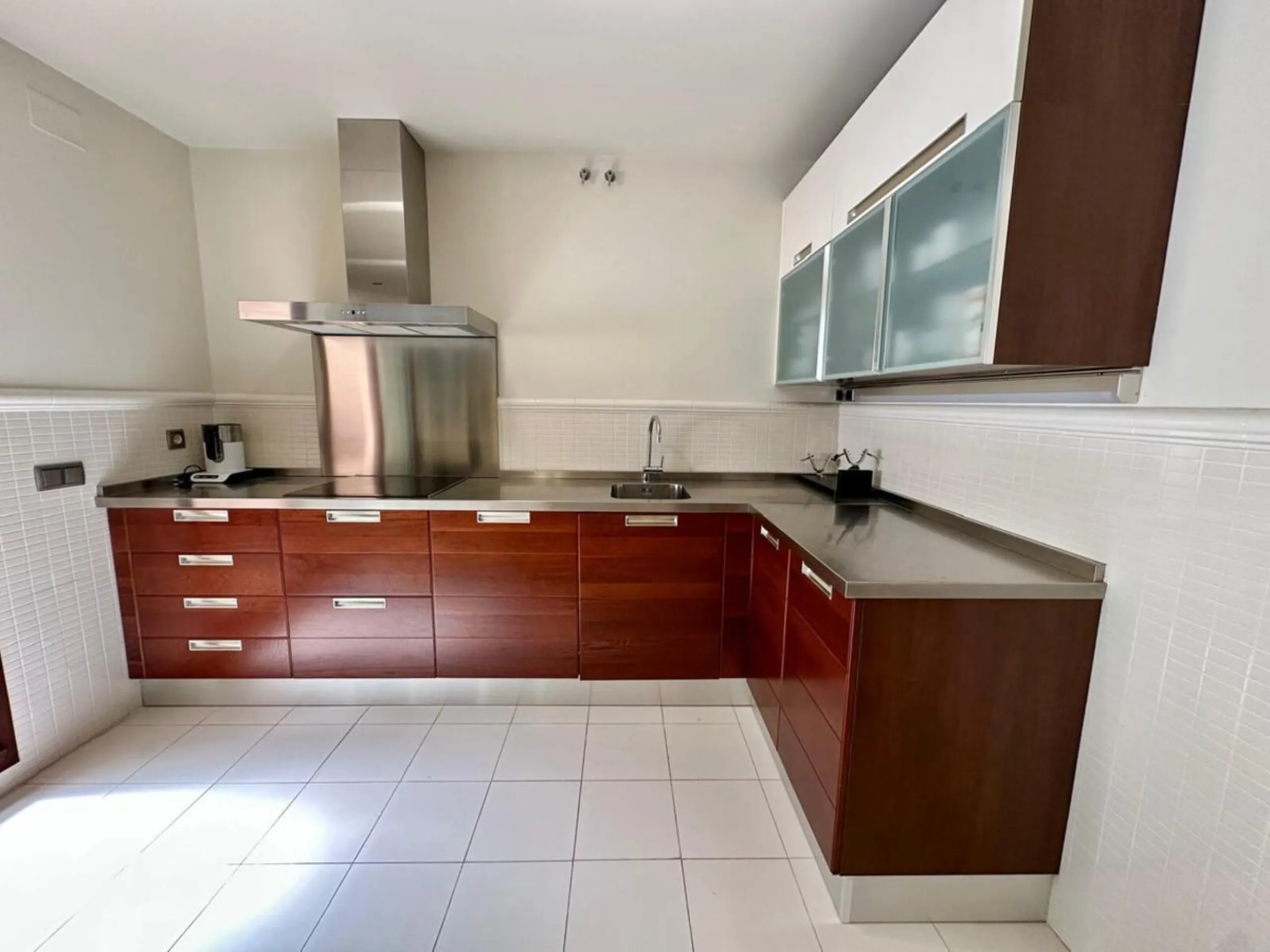 Apartment - Penthouse Duplex в продаже в Marbella, Málaga. В доме 3 спален и 3 ванных комнат. Площадь дома 160 м²