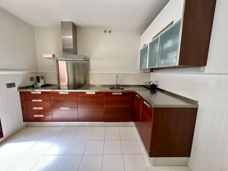 Apartment - Penthouse Duplex в продаже в Marbella, Málaga. В доме 3 спален и 3 ванных комнат. Площадь дома 160 м²