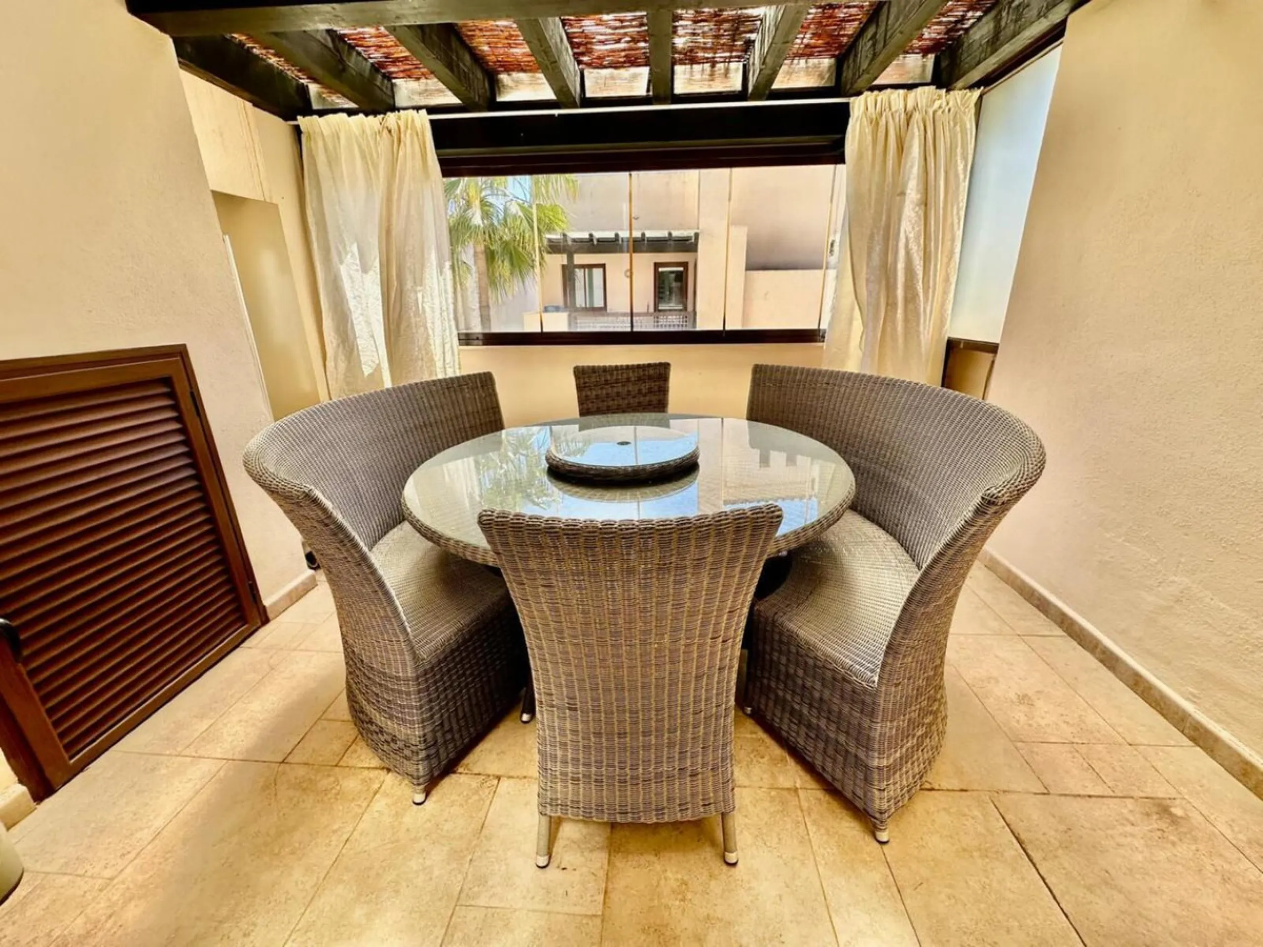 Apartment - Penthouse Duplex в продаже в Marbella, Málaga. В доме 3 спален и 3 ванных комнат. Площадь дома 160 м²