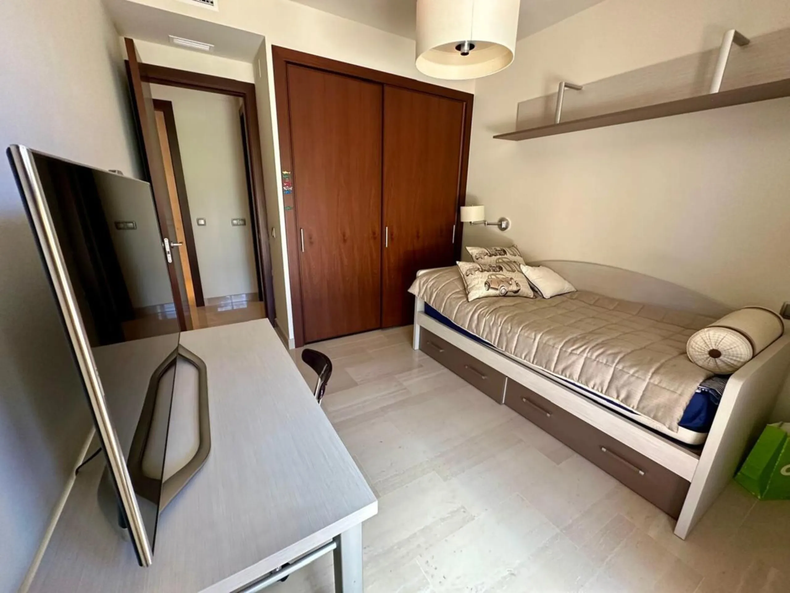 Apartment - Penthouse Duplex в продаже в Marbella, Málaga. В доме 3 спален и 3 ванных комнат. Площадь дома 160 м²