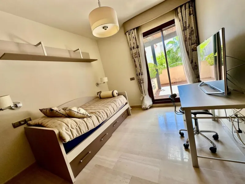 Apartment - Penthouse Duplex в продаже в Marbella, Málaga. В доме 3 спален и 3 ванных комнат. Площадь дома 160 м²