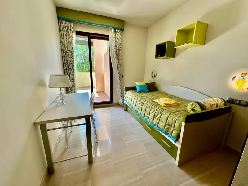 Apartment - Penthouse Duplex в продаже в Marbella, Málaga. В доме 3 спален и 3 ванных комнат. Площадь дома 160 м²