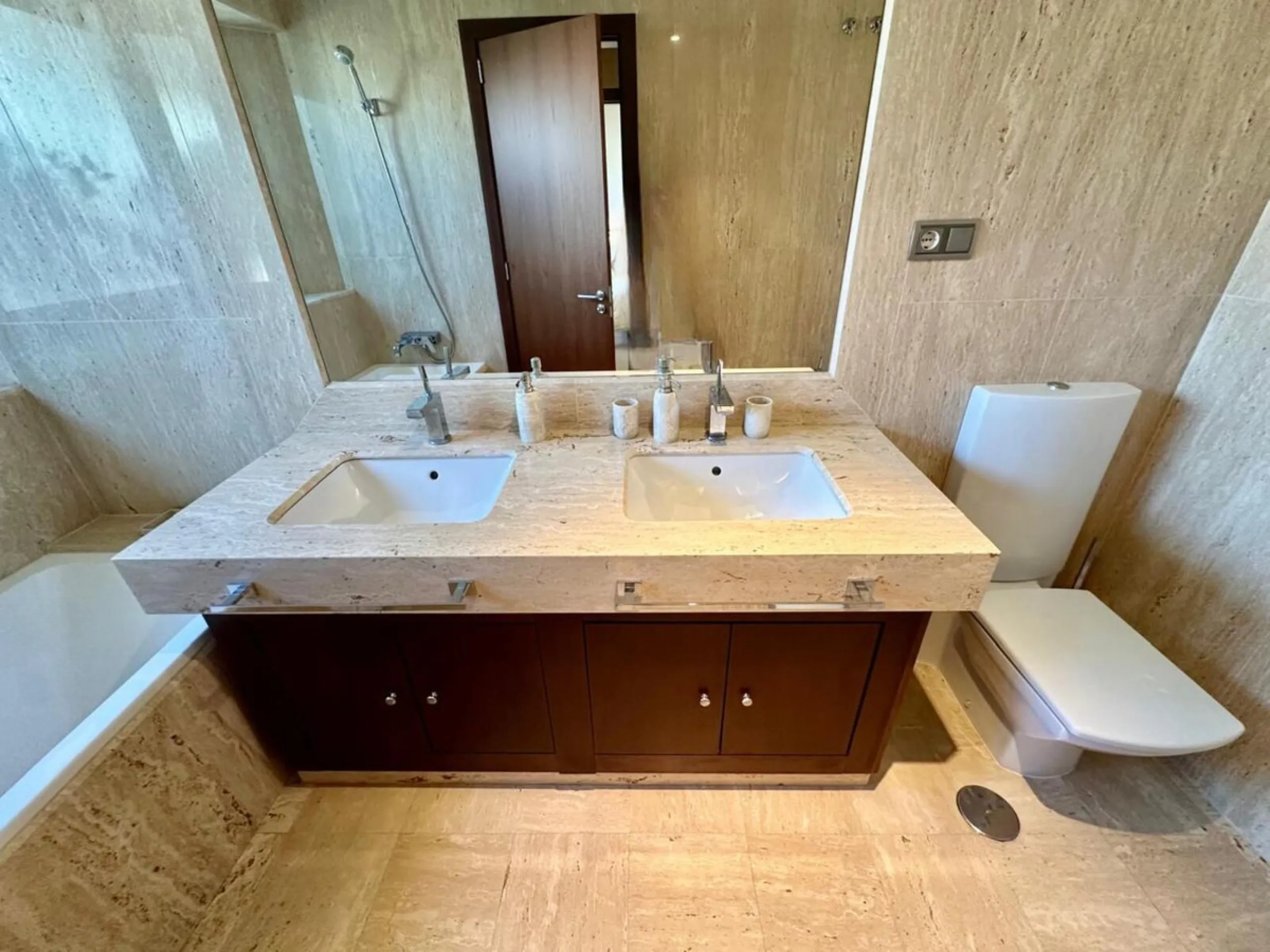 Apartment - Penthouse Duplex в продаже в Marbella, Málaga. В доме 3 спален и 3 ванных комнат. Площадь дома 160 м²