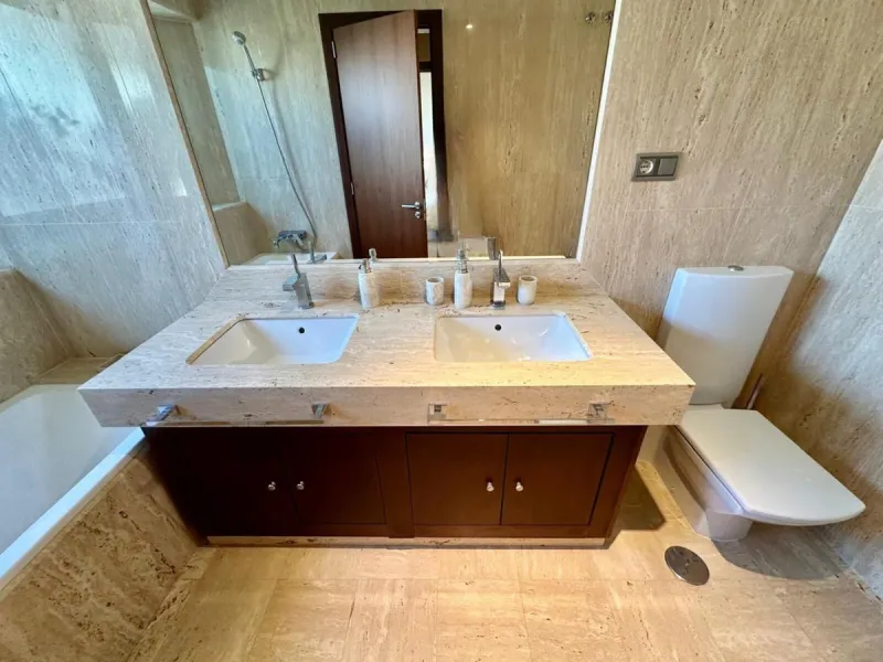 Apartment - Penthouse Duplex в продаже в Marbella, Málaga. В доме 3 спален и 3 ванных комнат. Площадь дома 160 м²
