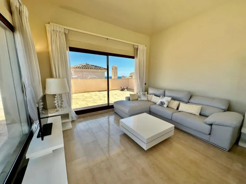 Apartment - Penthouse Duplex в продаже в Marbella, Málaga. В доме 3 спален и 3 ванных комнат. Площадь дома 160 м²