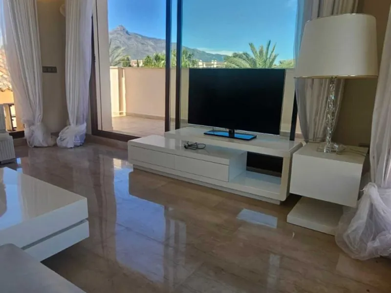 Apartment - Penthouse Duplex в продаже в Marbella, Málaga. В доме 3 спален и 3 ванных комнат. Площадь дома 160 м²