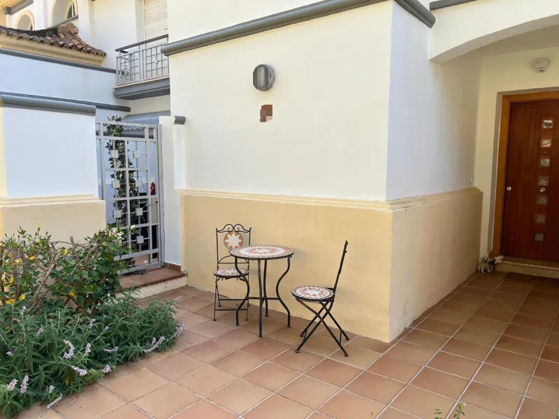 This luxurious and extra large townhouse in La Cala Golf offers plenty of living space, and fabulous open views to the golf course and the mountains beyond. The small gated community also has a wonderful communal pool and garden area. The house itself has