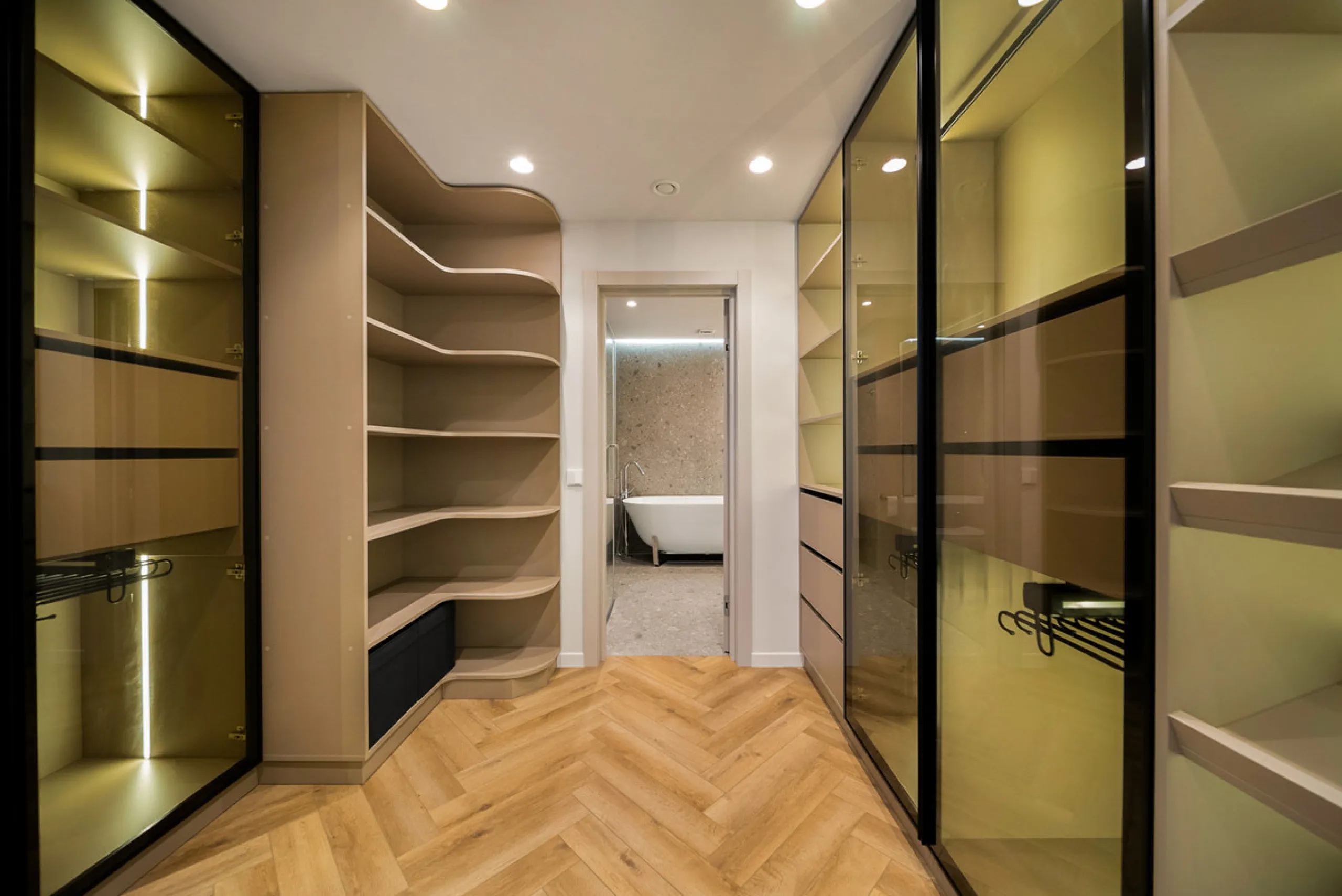 Apartment - Ground Floor Apartment в продаже в Marbella, Málaga. В доме 3 спален и 2 ванных комнат. Площадь дома 162 м²
