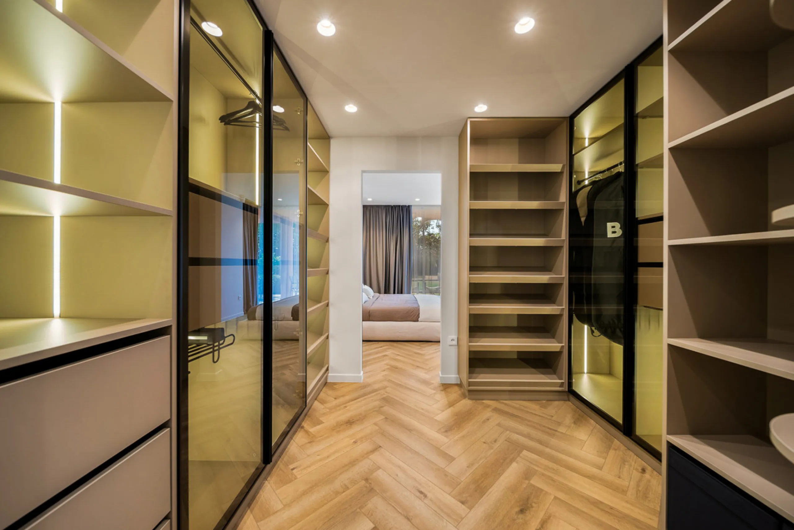 Apartment - Ground Floor Apartment в продаже в Marbella, Málaga. В доме 3 спален и 2 ванных комнат. Площадь дома 162 м²