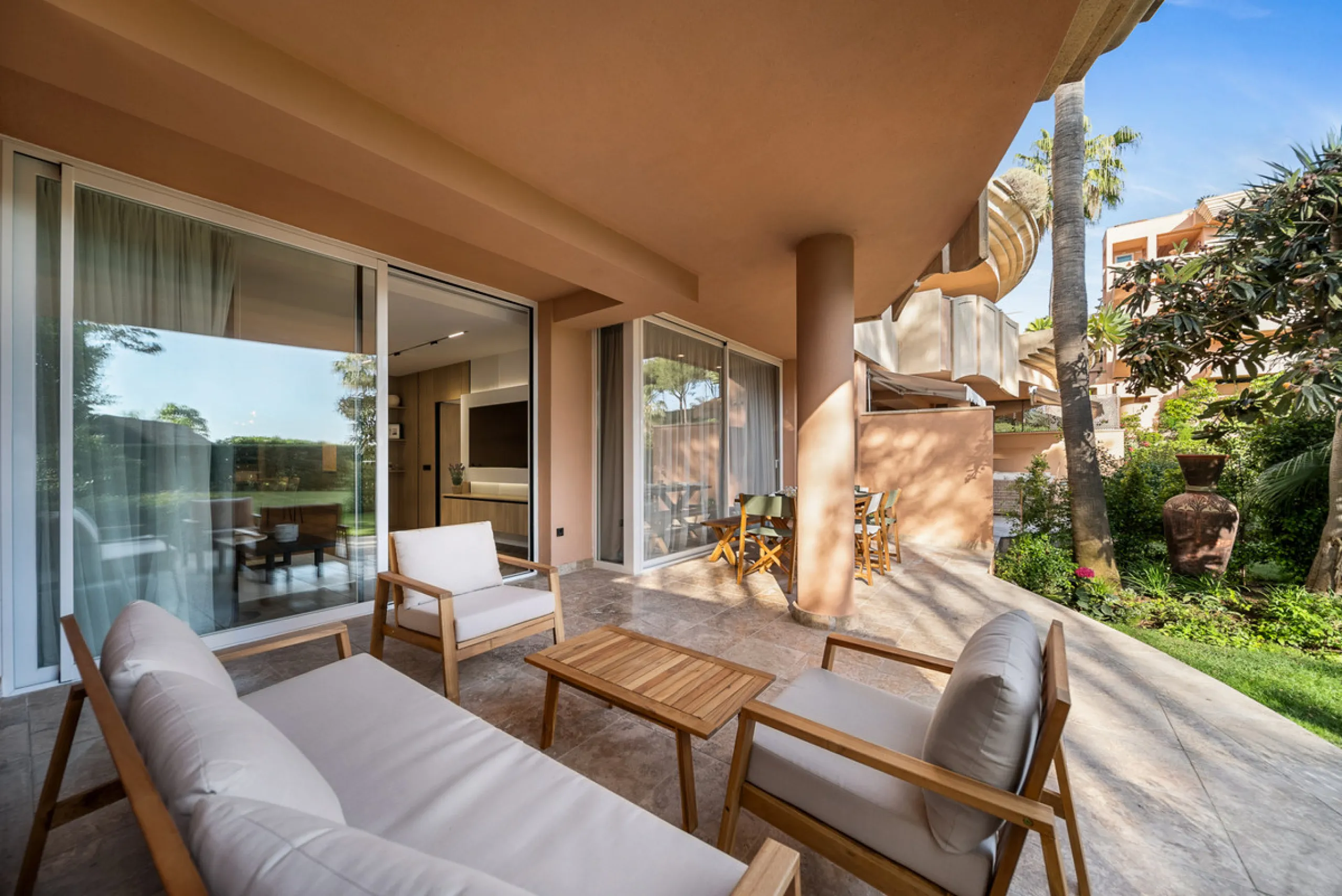 Apartment - Ground Floor Apartment в продаже в Marbella, Málaga. В доме 3 спален и 2 ванных комнат. Площадь дома 162 м²