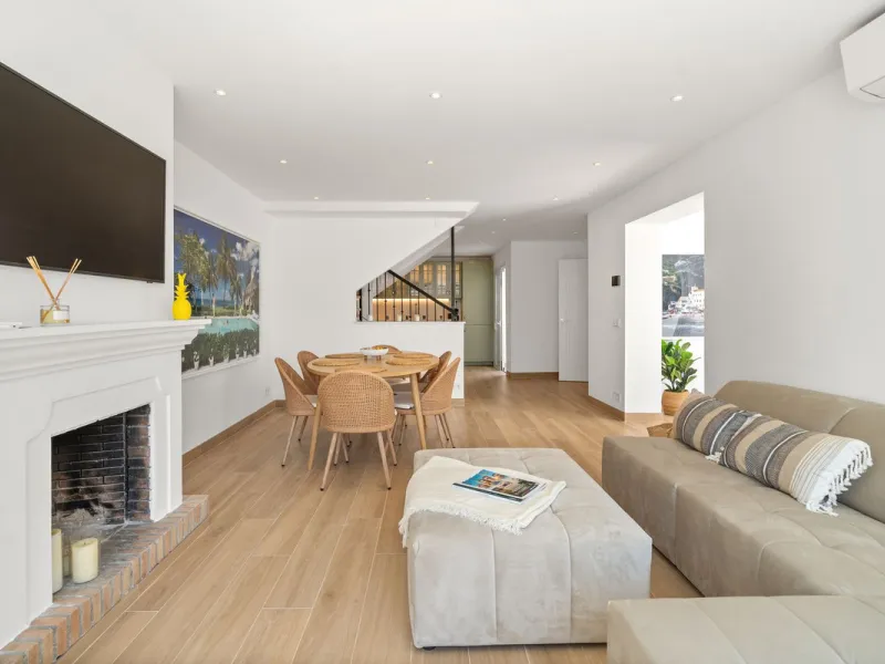 Welcome to a newly renovated townhouse located just a few meters from the beaches of San Pedro. The house is surrounded by schools, shops, sports facilities, restaurants, and all essential services. It also enjoys excellent connections to the centre of Ma