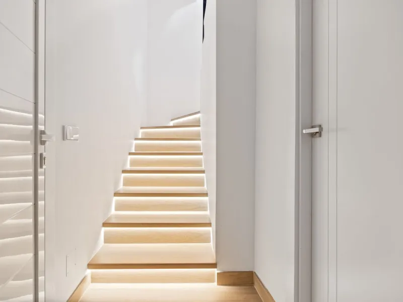 Welcome to a newly renovated townhouse located just a few meters from the beaches of San Pedro. The house is surrounded by schools, shops, sports facilities, restaurants, and all essential services. It also enjoys excellent connections to the centre of Ma