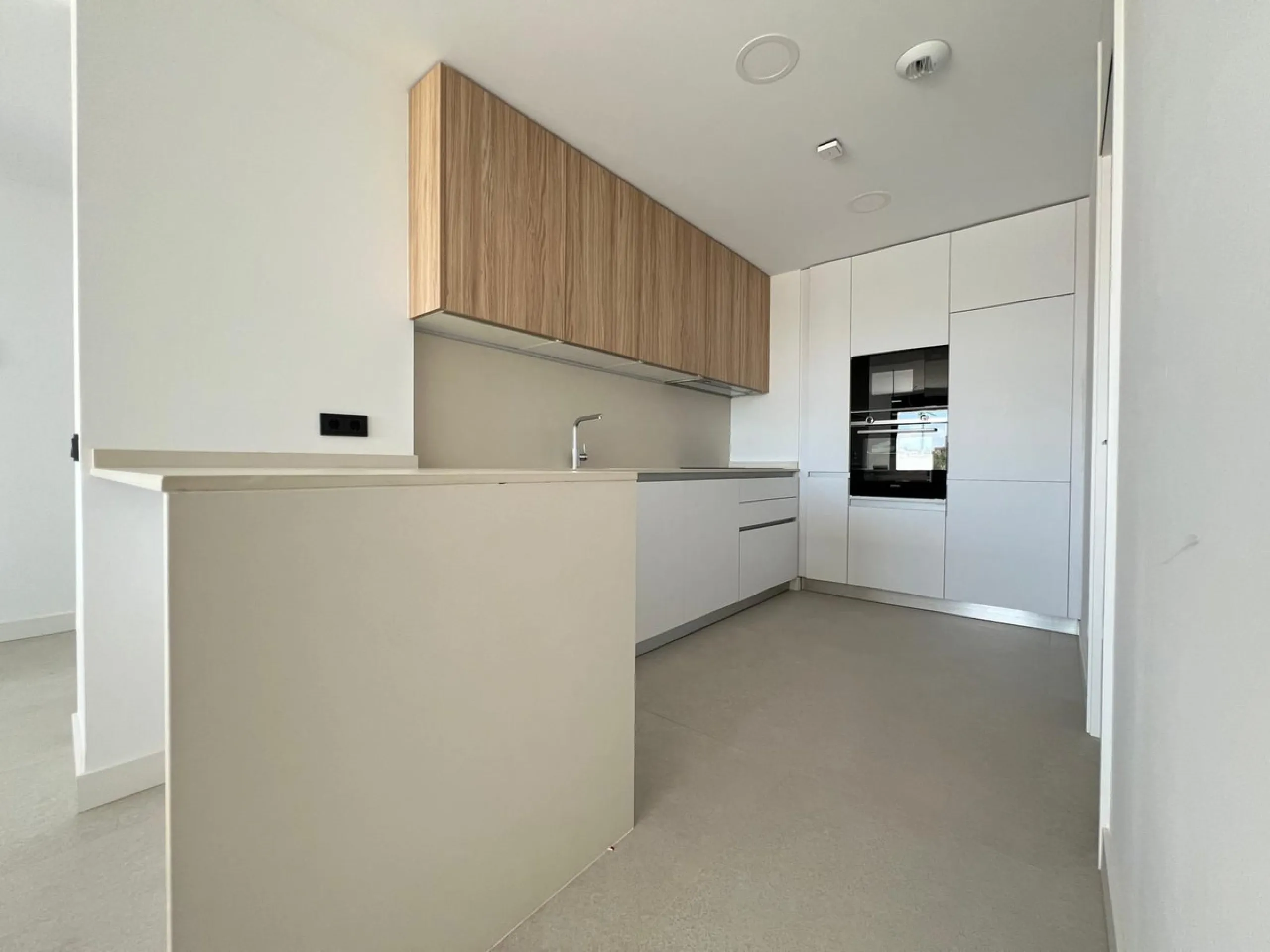 Apartment - Middle Floor Apartment в продаже в Marbella, Málaga. В доме 2 спален и 2 ванных комнат. Площадь дома 85 м²