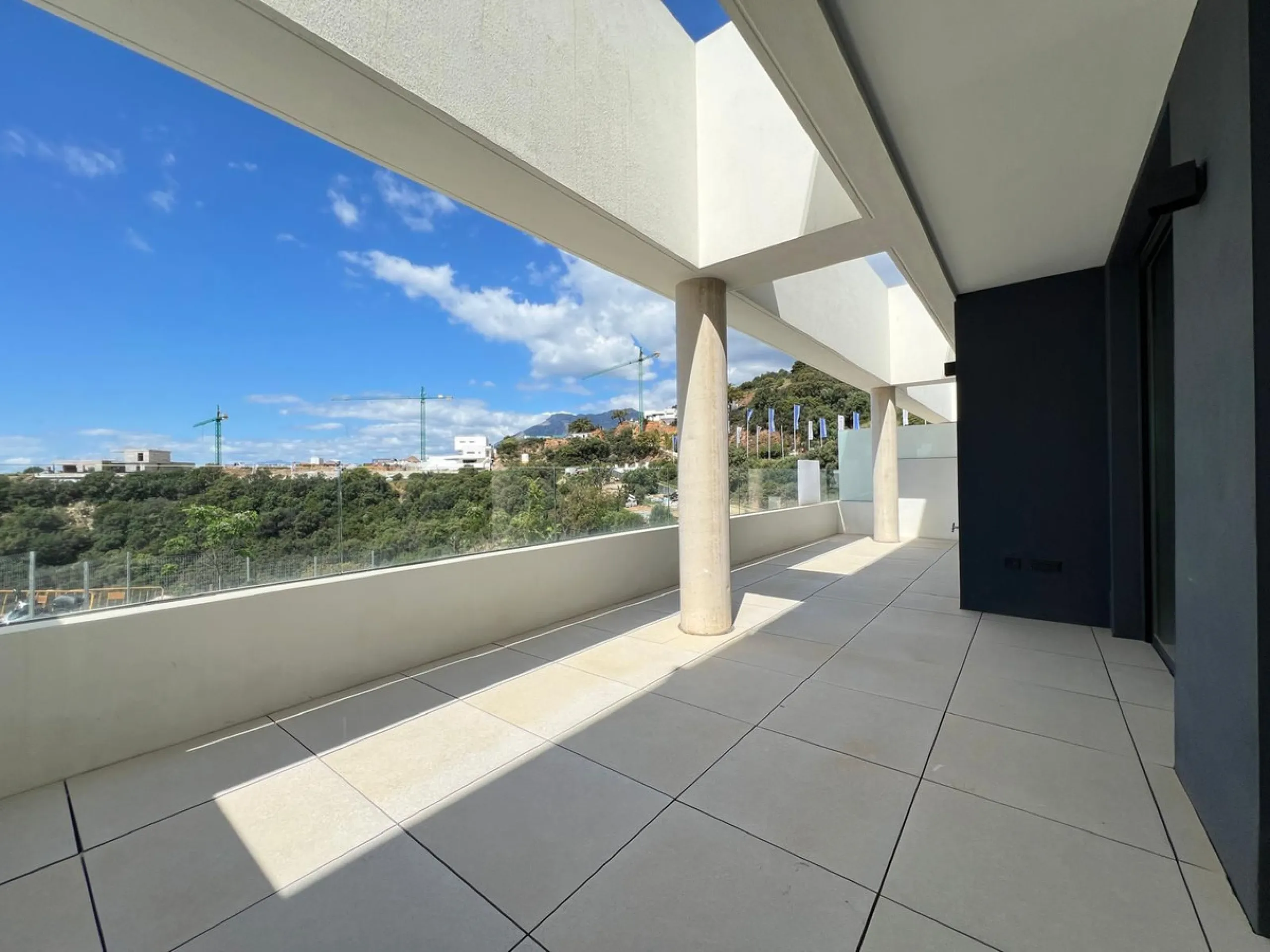 Apartment - Middle Floor Apartment в продаже в Marbella, Málaga. В доме 2 спален и 2 ванных комнат. Площадь дома 85 м²