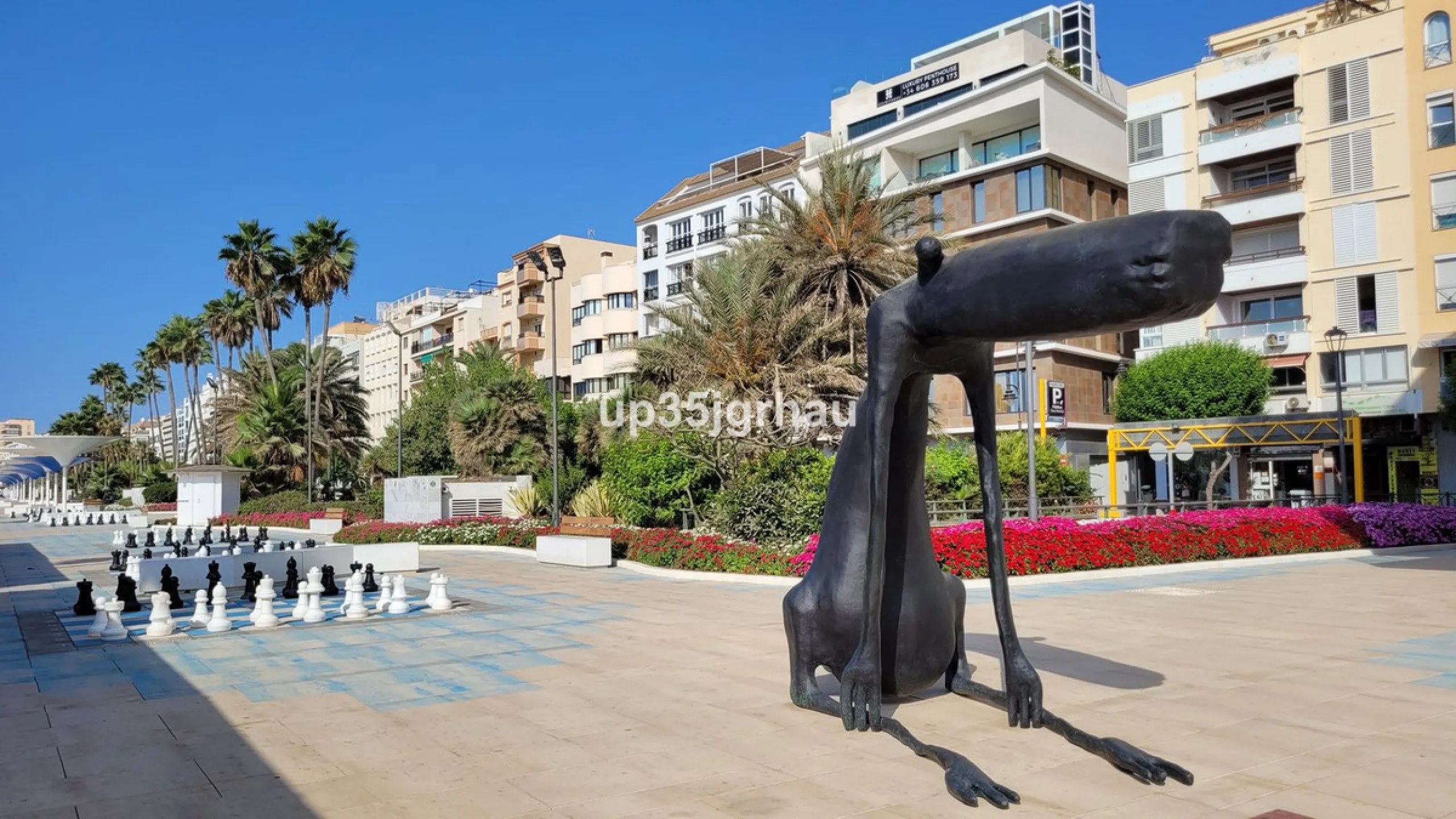 Two-bedroom apartment just 50 meters from the beach in a prime beachfront building in the heart of Estepona, on the new Estepona promenade.