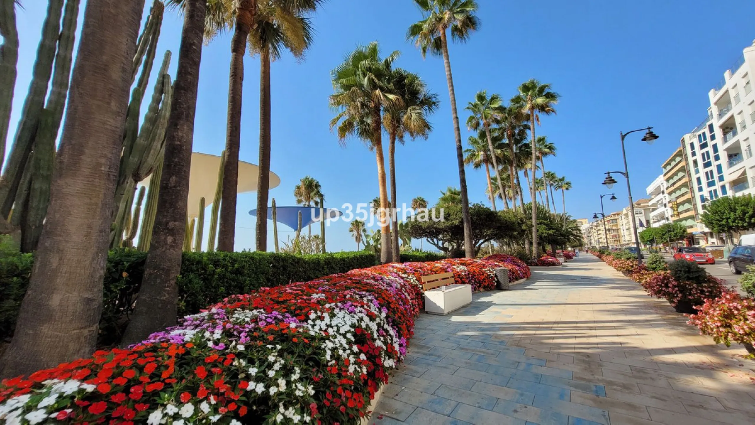 Two-bedroom apartment just 50 meters from the beach in a prime beachfront building in the heart of Estepona, on the new Estepona promenade.