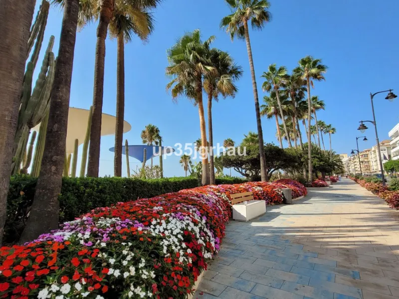 Two-bedroom apartment just 50 meters from the beach in a prime beachfront building in the heart of Estepona, on the new Estepona promenade.