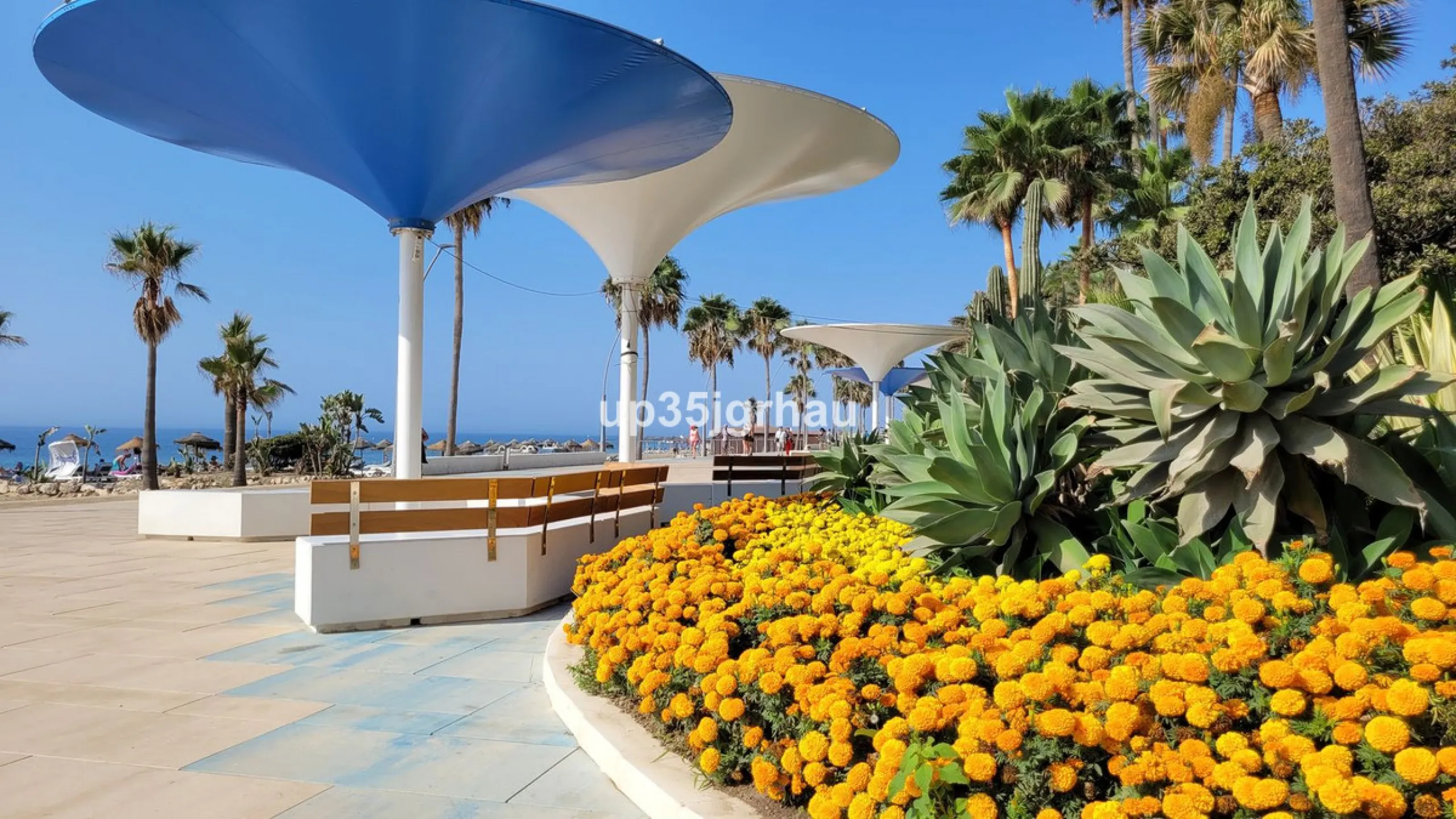 Two-bedroom apartment just 50 meters from the beach in a prime beachfront building in the heart of Estepona, on the new Estepona promenade.