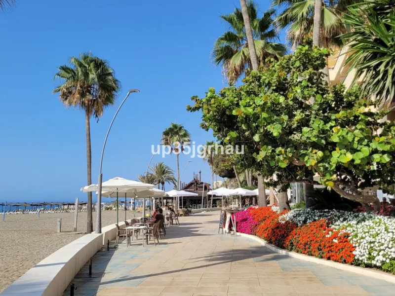 Two-bedroom apartment just 50 meters from the beach in a prime beachfront building in the heart of Estepona, on the new Estepona promenade.