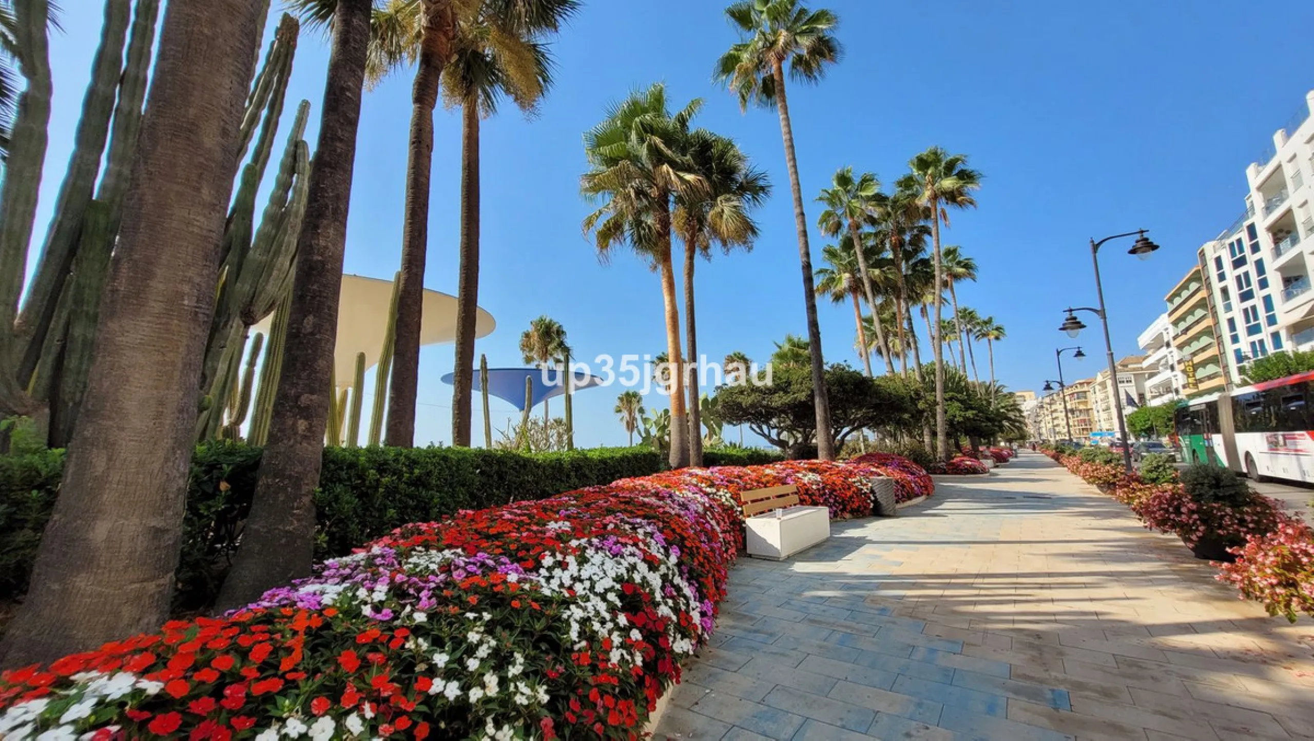 Two-bedroom apartment just 50 meters from the beach in a prime beachfront building in the heart of Estepona, on the new Estepona promenade.
