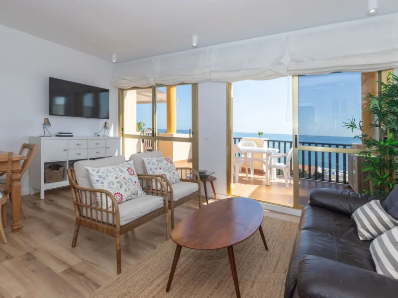 Spectacular beachfront penthouse with panoramic sea views.Two bedrooms, two bathrooms, and a living room, all opening onto a terrace with wonderful, endless sea views. The fully equipped kitchen is integrated into the living room. It has an elevator that 