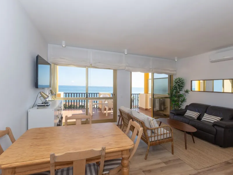 Spectacular beachfront penthouse with panoramic sea views.Two bedrooms, two bathrooms, and a living room, all opening onto a terrace with wonderful, endless sea views. The fully equipped kitchen is integrated into the living room. It has an elevator that 