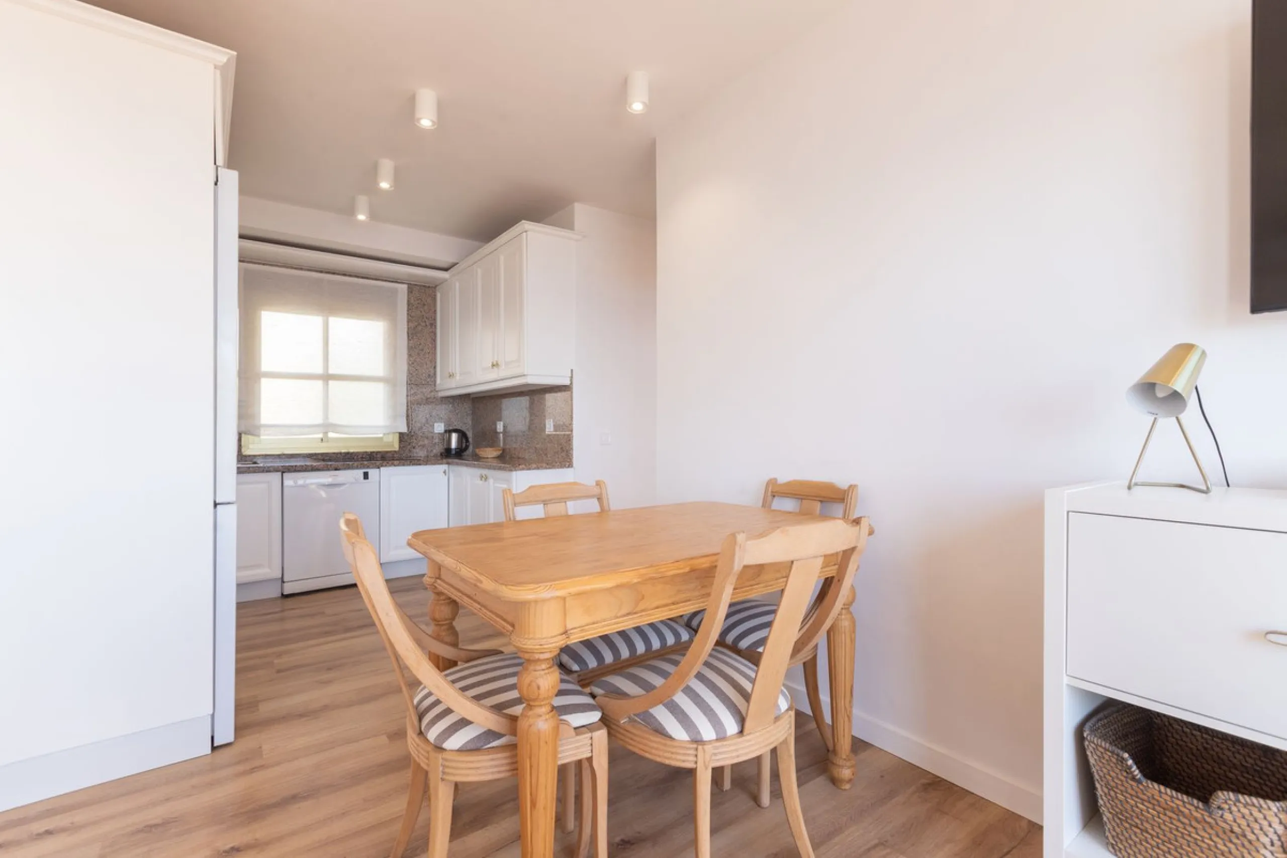 Spectacular beachfront penthouse with panoramic sea views.Two bedrooms, two bathrooms, and a living room, all opening onto a terrace with wonderful, endless sea views. The fully equipped kitchen is integrated into the living room. It has an elevator that 