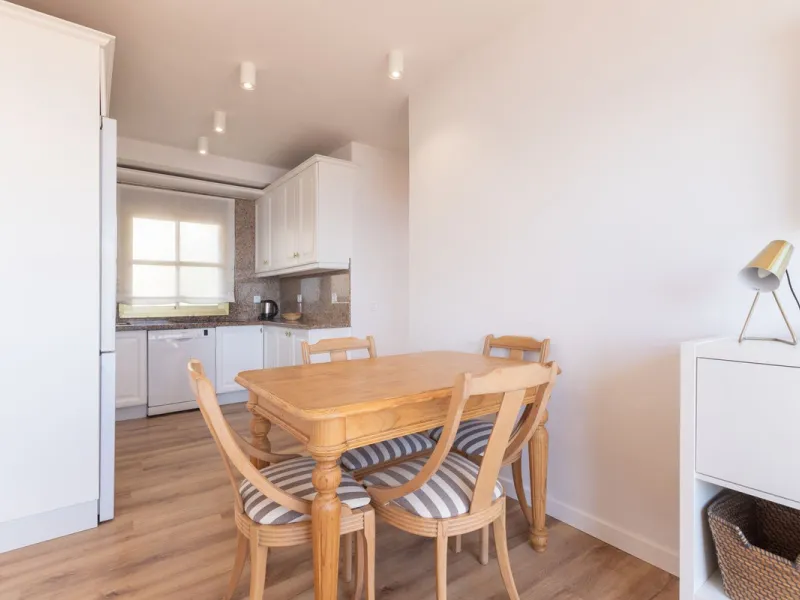 Spectacular beachfront penthouse with panoramic sea views.Two bedrooms, two bathrooms, and a living room, all opening onto a terrace with wonderful, endless sea views. The fully equipped kitchen is integrated into the living room. It has an elevator that 