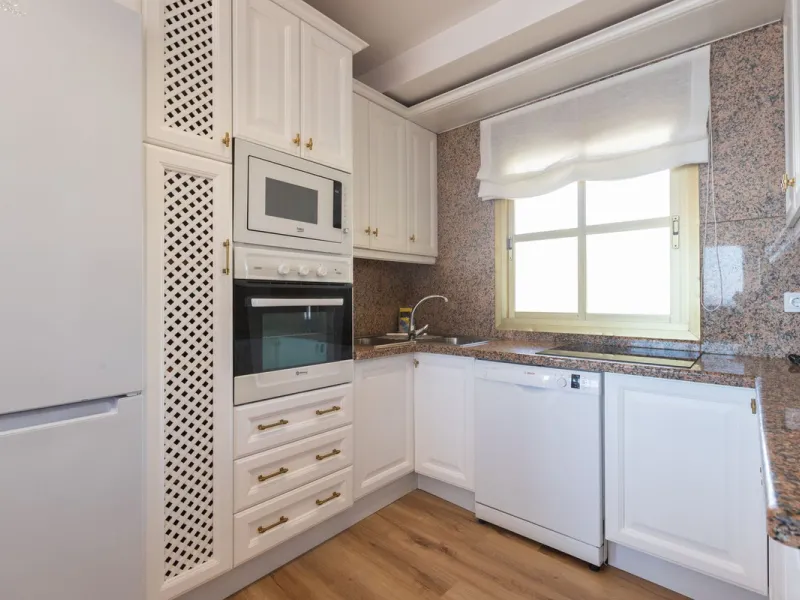 Spectacular beachfront penthouse with panoramic sea views.Two bedrooms, two bathrooms, and a living room, all opening onto a terrace with wonderful, endless sea views. The fully equipped kitchen is integrated into the living room. It has an elevator that 