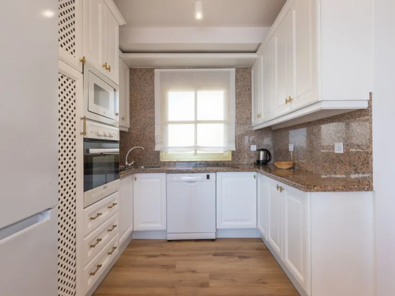 Spectacular beachfront penthouse with panoramic sea views.Two bedrooms, two bathrooms, and a living room, all opening onto a terrace with wonderful, endless sea views. The fully equipped kitchen is integrated into the living room. It has an elevator that 