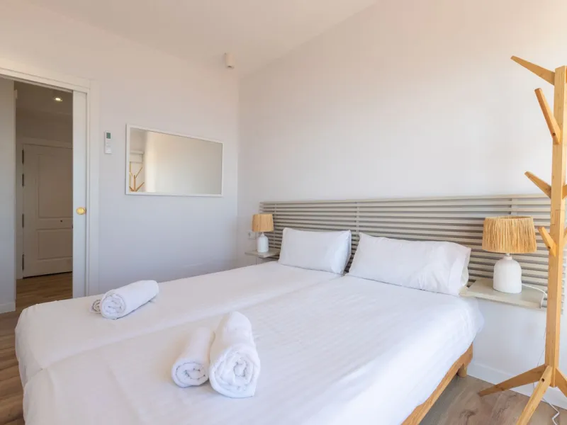 Spectacular beachfront penthouse with panoramic sea views.Two bedrooms, two bathrooms, and a living room, all opening onto a terrace with wonderful, endless sea views. The fully equipped kitchen is integrated into the living room. It has an elevator that 