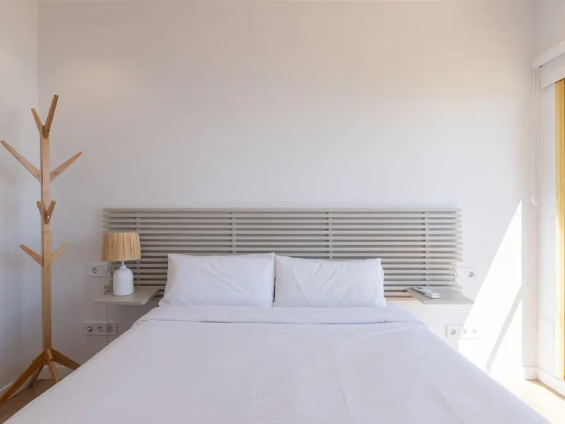 Spectacular beachfront penthouse with panoramic sea views.Two bedrooms, two bathrooms, and a living room, all opening onto a terrace with wonderful, endless sea views. The fully equipped kitchen is integrated into the living room. It has an elevator that 