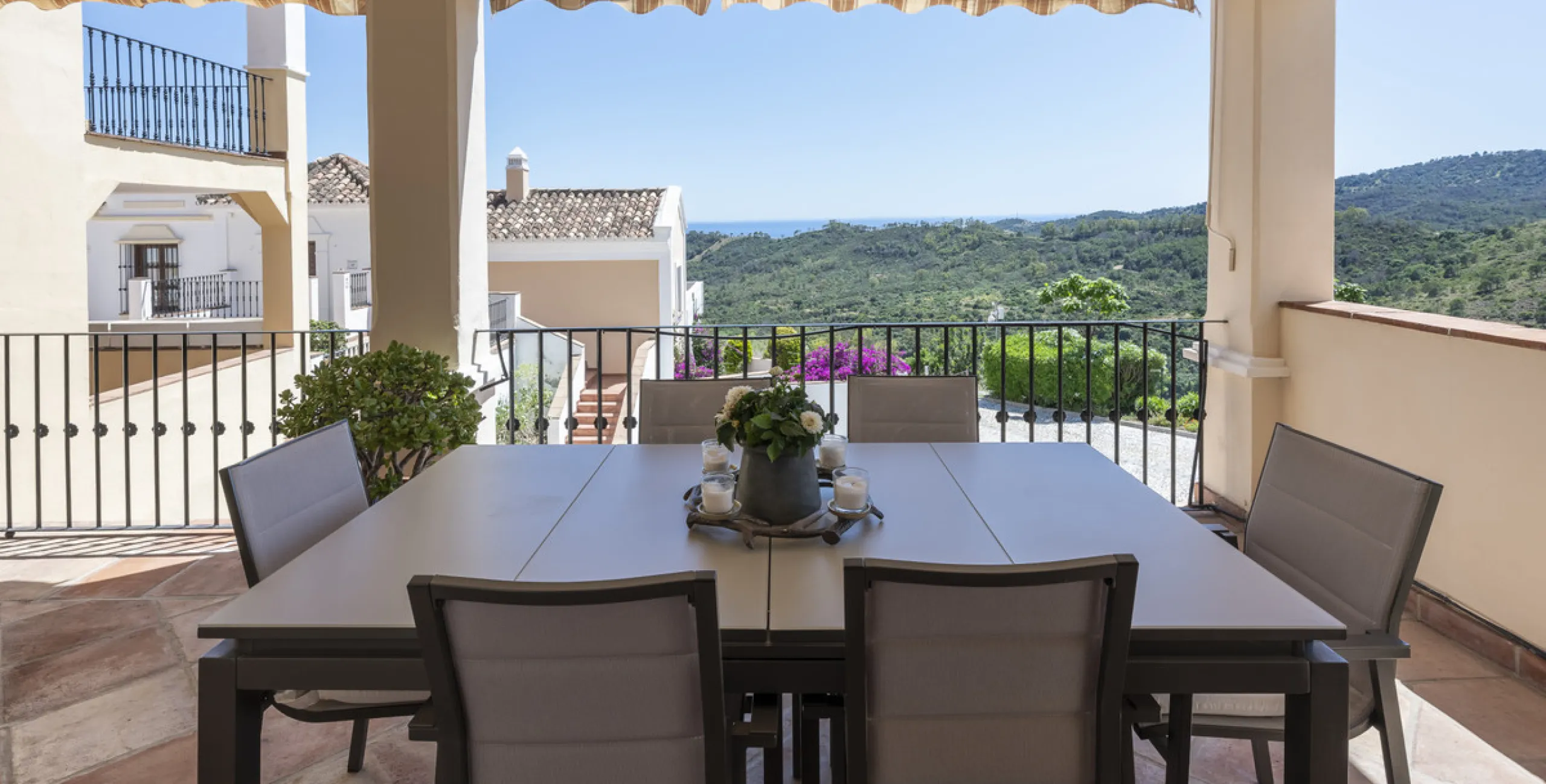 House - Townhouse в продаже в Benahavís, Málaga. В доме 4 спален и 4 ванных комнат. Площадь дома 227 м². Площадь участка 40 м²